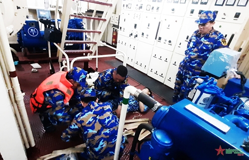 Lữ đoàn 125 Hải quân tổ chức hội thao huấn luyện tàu mặt nước